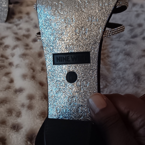 New In Box Nine West Kids Black Suede With Silver Rhinestone Heel Sandals Size 6 - Picture 7 of 7